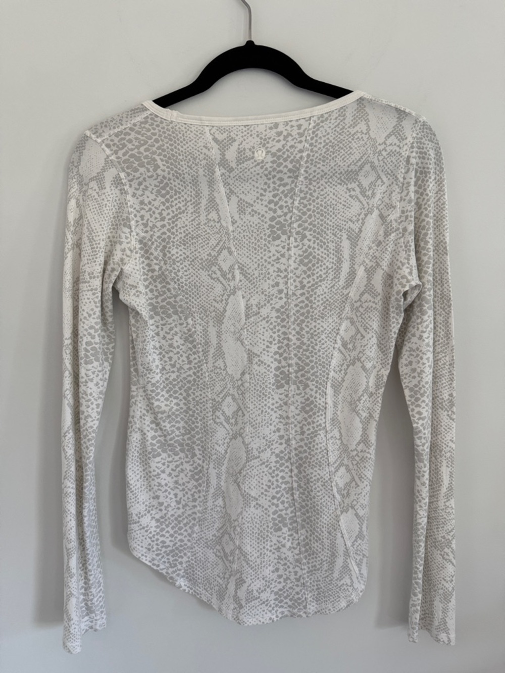 Lululemon Between the Lines Long Sleeve Scoop Neck Top in Snake Print Women sz M - Picture 9 of 13